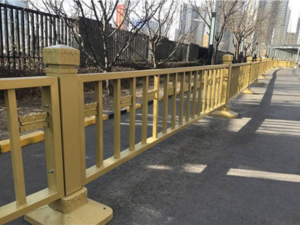 黄金市政护栏