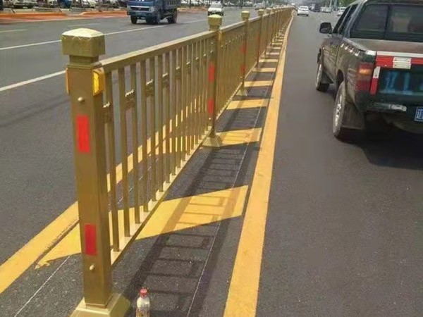 黄金市政护栏